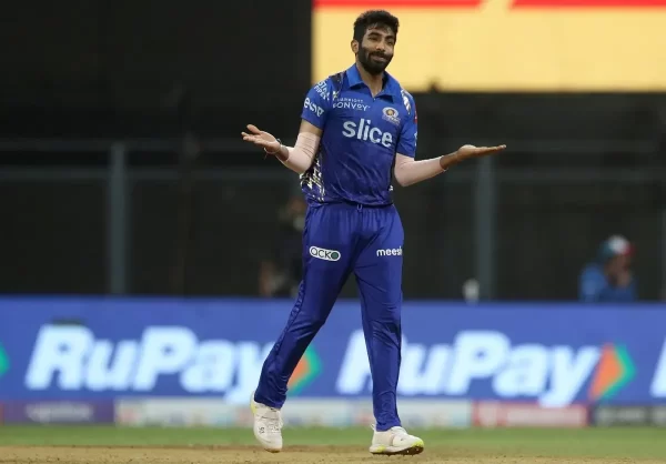 Mumbai Indians fast bowler on the cricket field during an IPL match, illustrating Jasprit Bumrah’s ₹18 crore IPL salary in 2026.